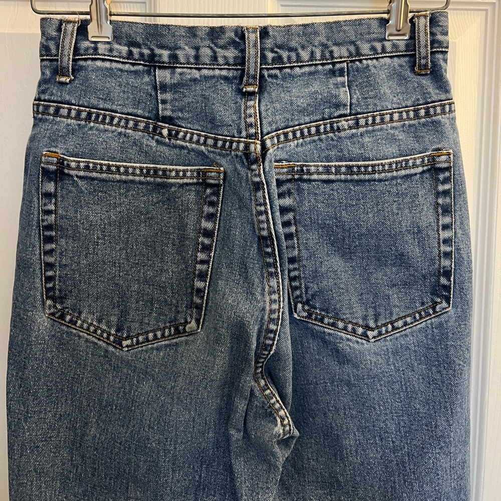 Vintage 90’s Medium Wash Taper Leg Jeans